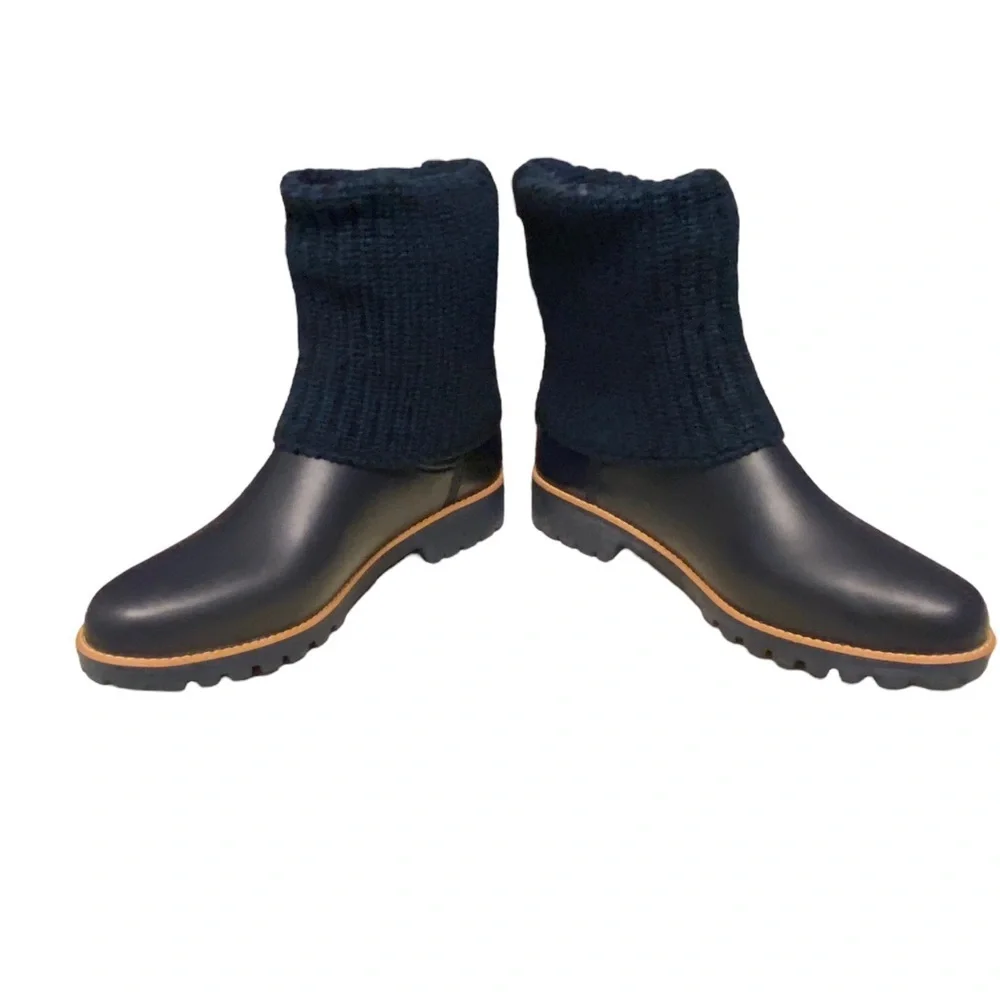 Bernardo blue knitted sweater water boots women’s size 9